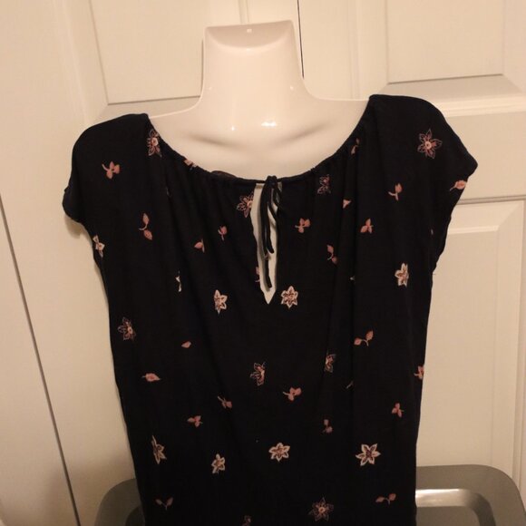 Ann Taylor Loft Rayon Lightweight Blouse Elastic Scoop Neck Size Medium Back Tie - Picture 12 of 13